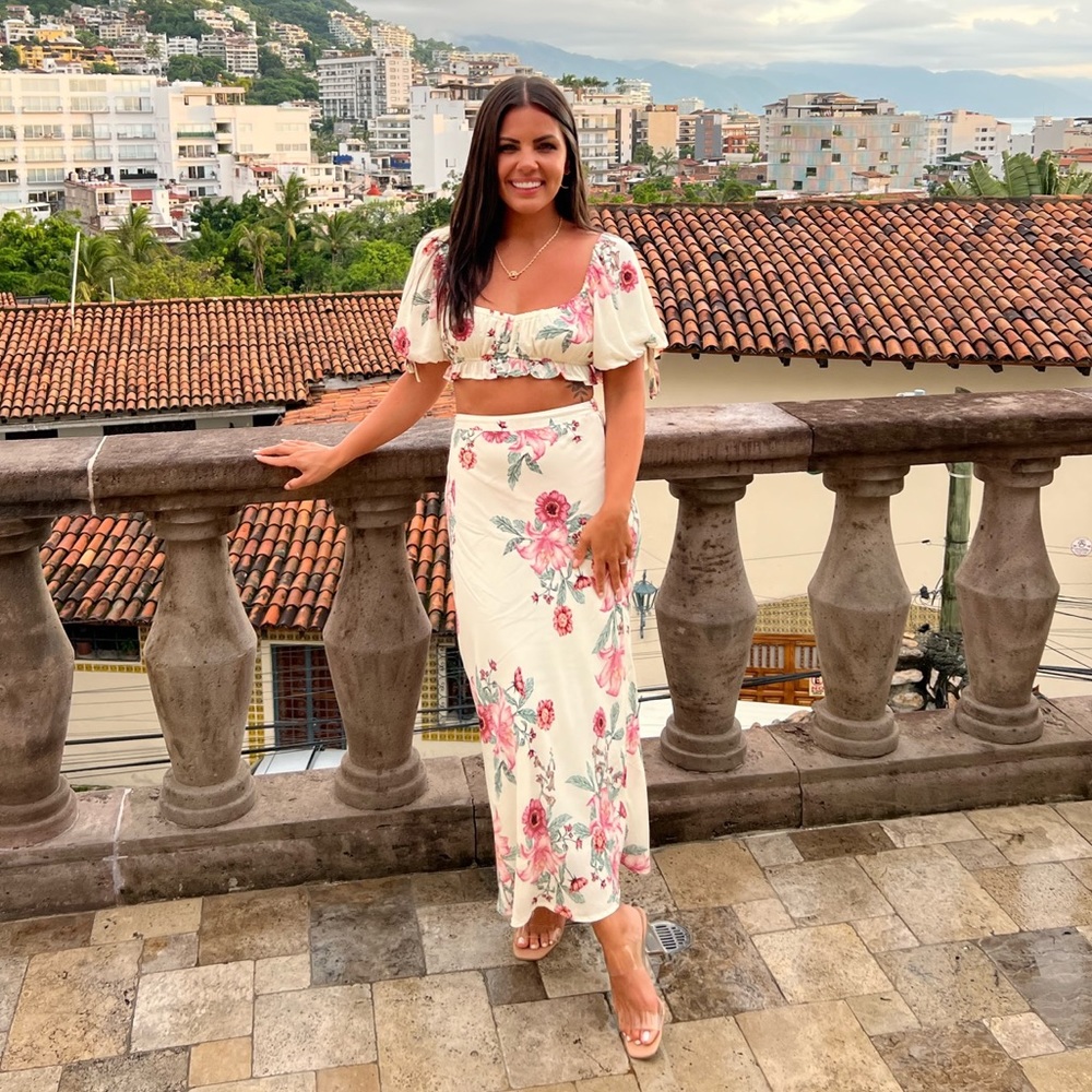 Super fun set! Very flattering!